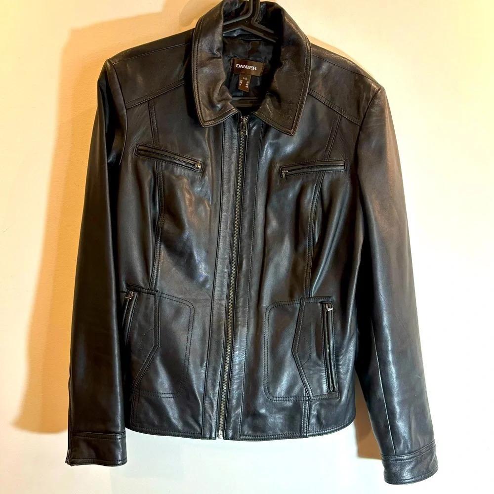 DANIER Sz L Zipper Sleeve Cuffs Closure Pockets Elevated Classic Leather Jacket